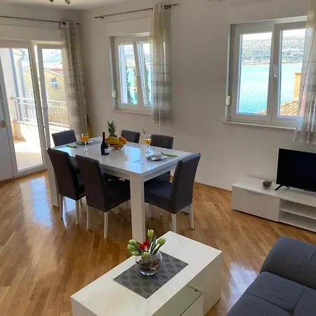 Apartamento Dina Trogir
