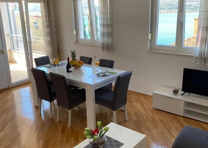 Апартаменты Dina Трогир